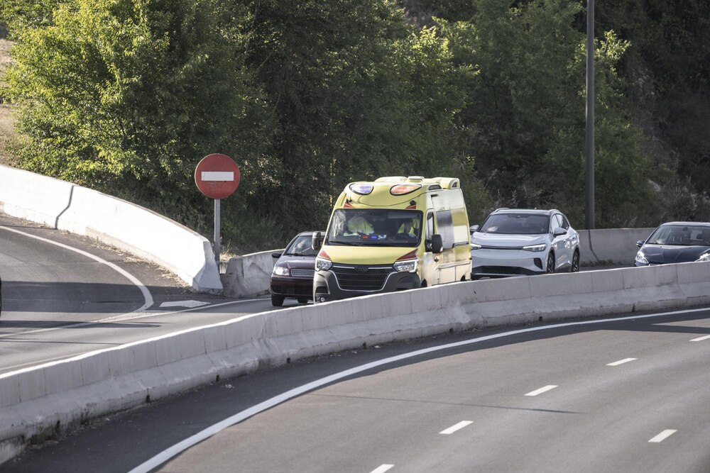 Dachowanie samochodu na zjeździe z A4 w Katowicach – Utrudnienia w ruchu na DK86!