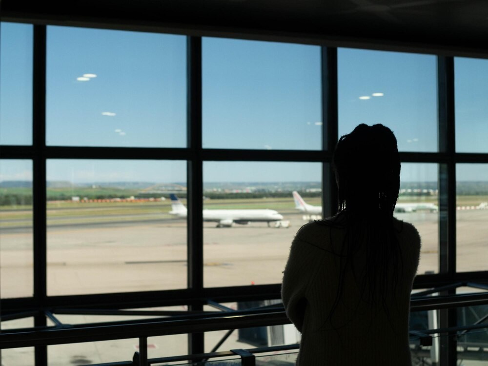 Awaryjne lądowanie rosyjskiego samolotu w Polsce: Pasażerowie czekali pod nadzorem służb