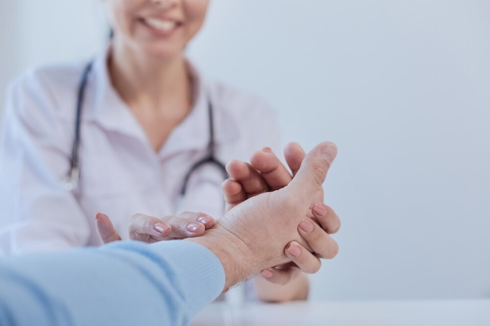 Naturopata oskarżony o oszustwa: Dwie kobiety zmarły po „cudownym” leczeniu