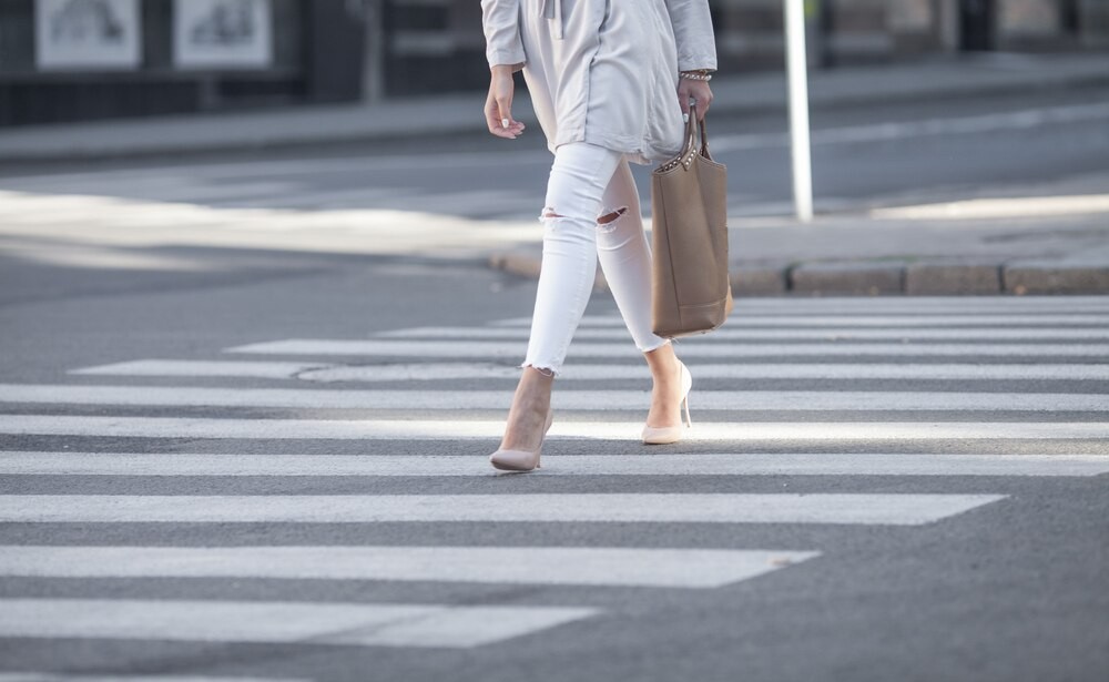 Bezpieczniejsze przejścia w Katowicach: Nowe oświetlenie ratuje życie!