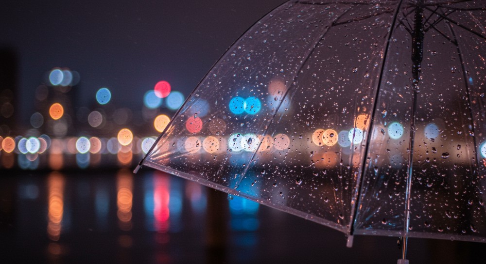 Jesień na drogach: bądź czujny, aby uniknąć niebezpieczeństw!