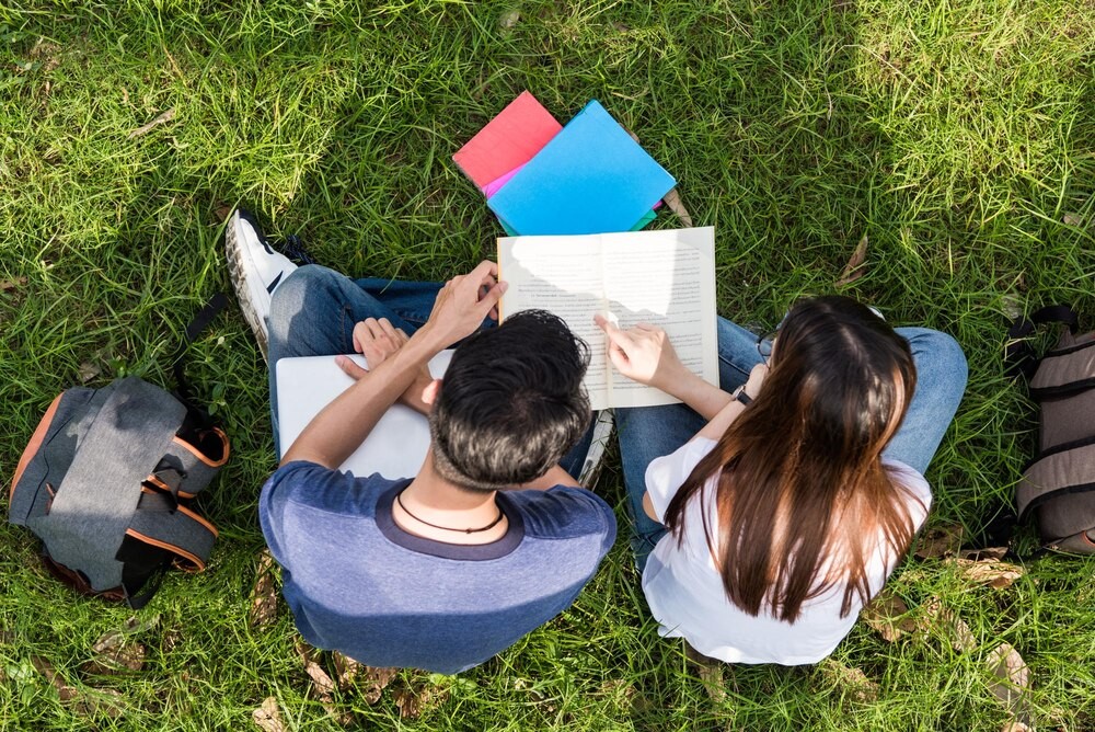 Policjanci uczą przedszkolaków zasad bezpieczeństwa w Katowicach