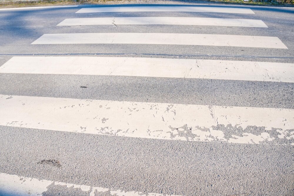 Dzielnicowi uczą dzieci bezpiecznego poruszania się w drodze do szkoły