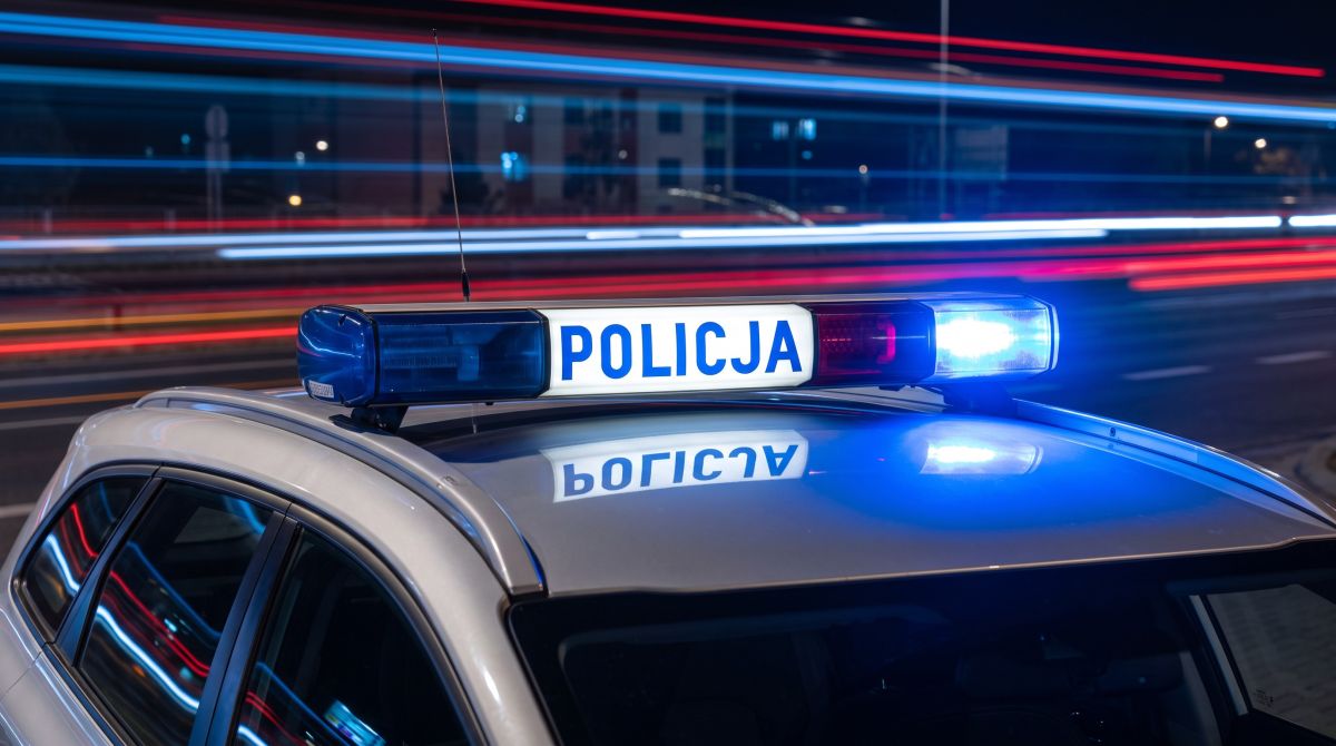 Policja apeluje o pomoc w identyfikacji mężczyzny podejrzewanego o uszkodzenie bramy
